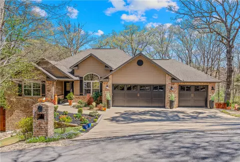 4 Lynher Ln, Bella Vista, AR 72714