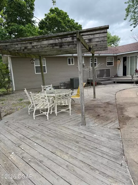 Exterior - 300 S Holmes Ave, Wheaton, MO 64874 photo 1 of 2