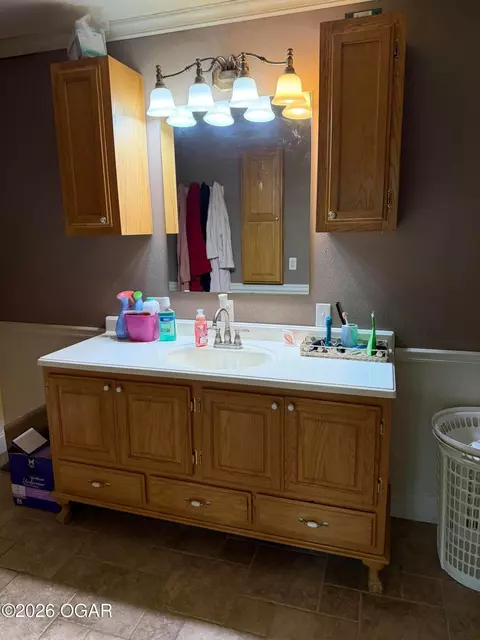 Bath - 300 S Holmes Ave, Wheaton, MO 64874 photo 2 of 2