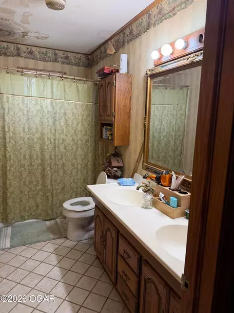 Bath - 300 S Holmes Ave, Wheaton, MO 64874 photo 1 of 2