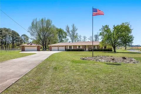 1903 Mayflower Rd, Bentonville, AR 72713