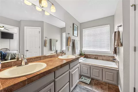 Bath - 750 Sienna Dr, Centerton, AR 72719 photo 1 of 2