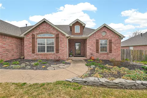 Exterior - 750 Sienna Dr, Centerton, AR 72719 photo 2 of 9