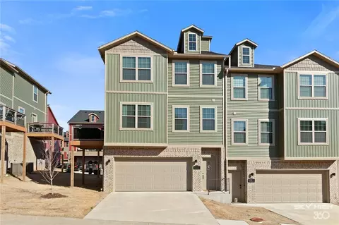 2810 W Auburn Dr, Fayetteville, AR 72704