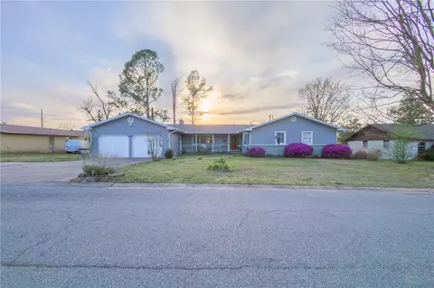 908 14th Pl, Rogers, AR 72758
