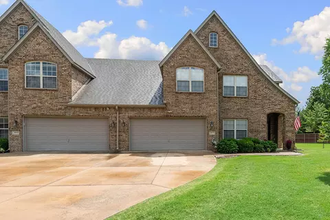 4017 N Meadow View Dr, Fayetteville, AR 72703