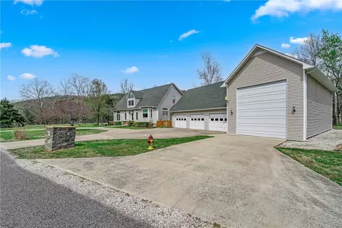 2 Wild Turkey Dr, Holiday Island, AR 72631