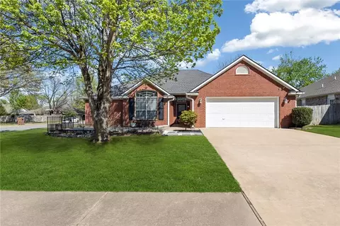 3901 SW Cherry Rd, Bentonville, AR 72713