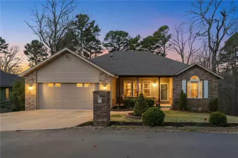 10 Radcliffe Dr, Bella Vista, AR 72714