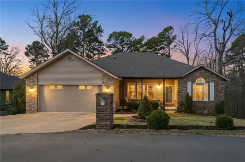 10 Radcliffe Dr, Bella Vista, AR 72714