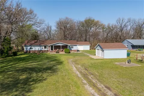 14745 Russell Rd, Siloam Springs, AR 72761
