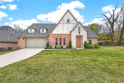 182 N Hawkstone Dr, Fayetteville, AR 72704