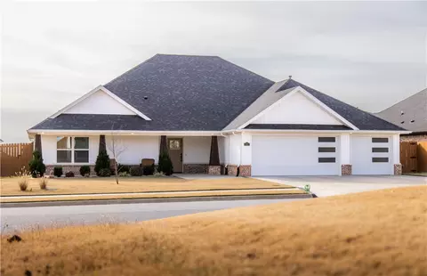 611 Morgan St, Centerton, AR 72719