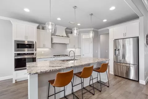 Kitchen - 907 Red Oak Loop, Springdale, AR 72762 photo 1 of 3