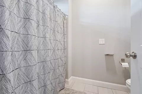 Bath - 907 Red Oak Loop, Springdale, AR 72762 photo 3 of 5