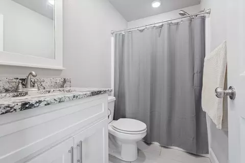 Bath - 907 Red Oak Loop, Springdale, AR 72762 photo 5 of 5