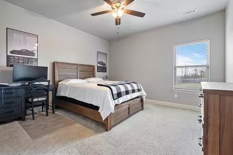 Bedroom - 907 Red Oak Loop, Springdale, AR 72762 photo 3 of 4