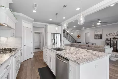 Kitchen - 907 Red Oak Loop, Springdale, AR 72762 photo 2 of 3