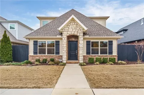 747 N Malbec Rd, Fayetteville, AR 72704