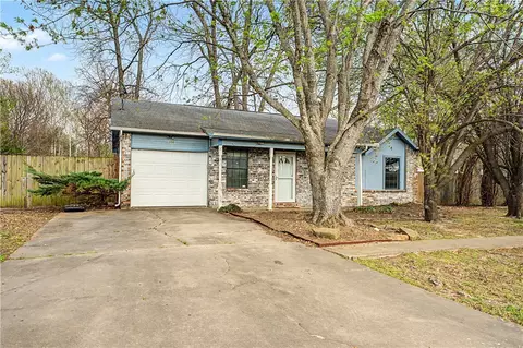 182 N Hunter St, Farmington, AR 72730