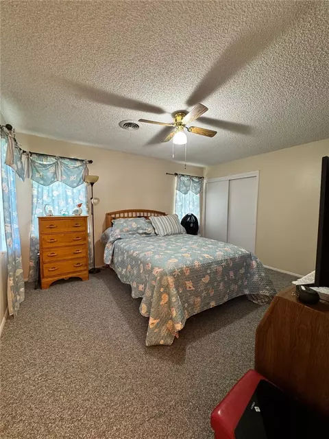Bedroom - 915 Maple Shade Rd, Alma, AR 72921 photo 3 of 3