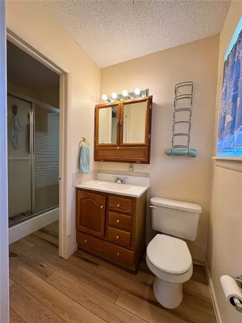 Bath - 915 Maple Shade Rd, Alma, AR 72921 photo 3 of 4