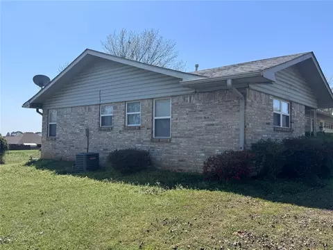Exterior - 915 Maple Shade Rd, Alma, AR 72921 photo 3 of 4