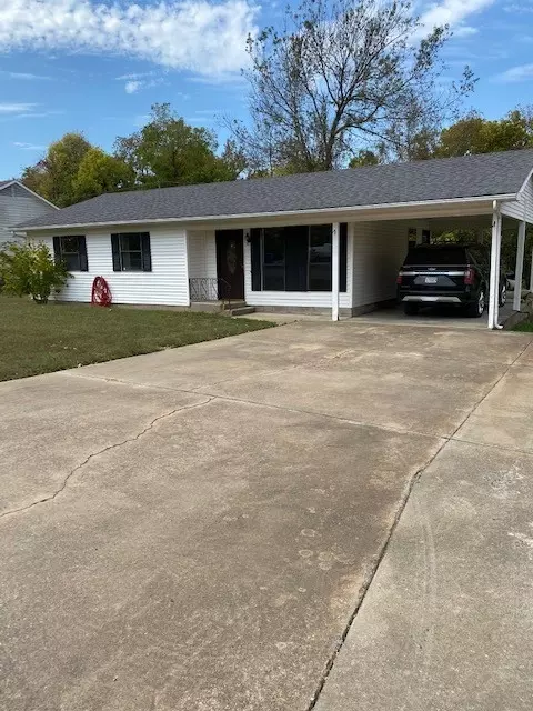 803 4th Ave, Gravette, AR 72736