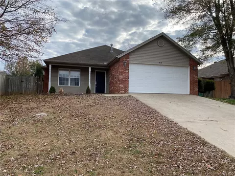 818 S Eastview Dr, Fayetteville, AR 72701