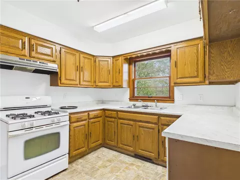 Kitchen - 713 Sunset Ln, Harrison, AR 72601 photo 2 of 2