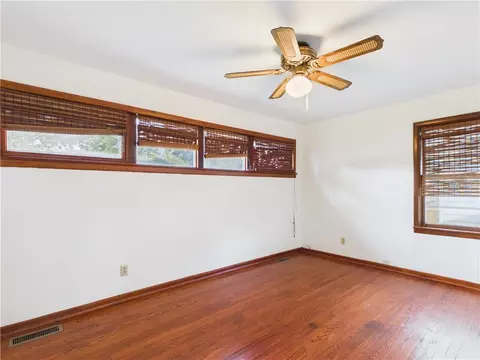Bedroom - 713 Sunset Ln, Harrison, AR 72601 photo 5 of 6