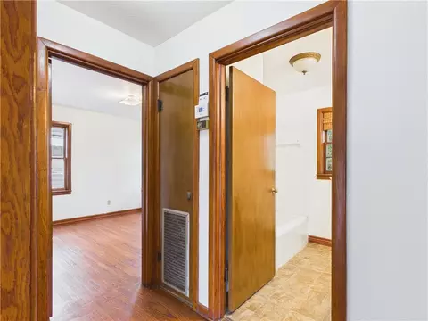 Entry Way - 713 Sunset Ln, Harrison, AR 72601 photo 2 of 3