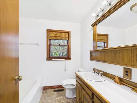 Bath - 713 Sunset Ln, Harrison, AR 72601 photo 1 of 1