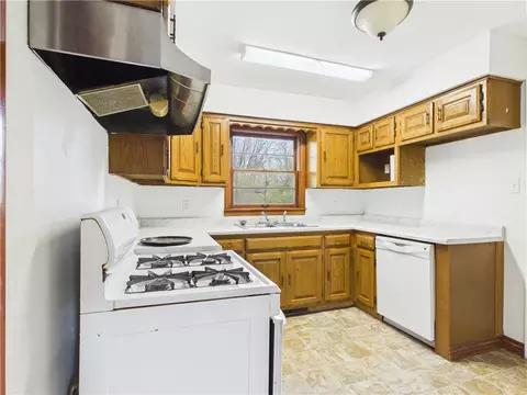 Kitchen - 713 Sunset Ln, Harrison, AR 72601 photo 1 of 2