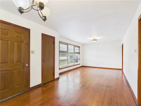 Living - 713 Sunset Ln, Harrison, AR 72601 photo 2 of 3