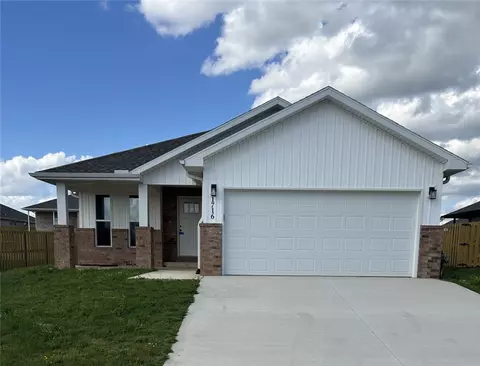 1716 Farmer St, Pea Ridge, AR 72751