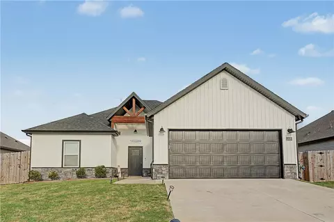 1320 Mt Hood Dr, Centerton, AR 72719