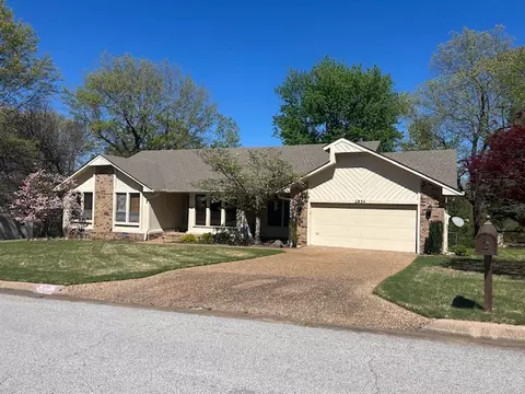 2834 S College Dr, Fayetteville, AR 72701