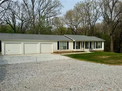 17494 Pleasure Heights Rd, Springdale, AR 72764