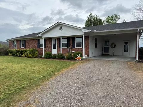 111 Grady Ln, Russellville, AR 72802