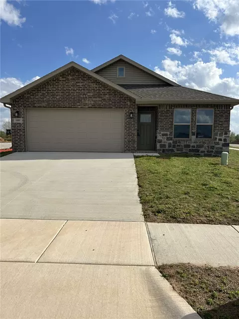 1801 Farmer St, Pea Ridge, AR 72751