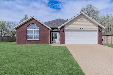 806 Henrietta Pl, Lowell, AR 72745