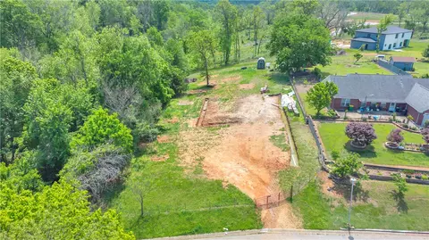 131 Hobbs Rd, Rogers, AR 72756