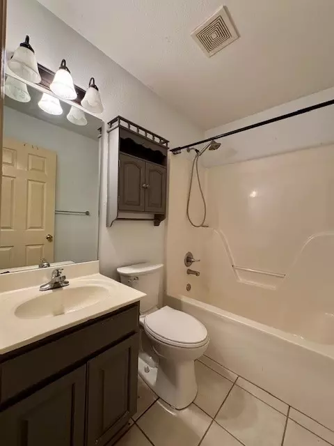 Bath - 133 Fox Run Cir, Centerton, AR 72719 photo 3 of 3