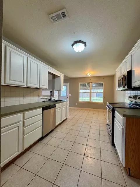 Kitchen - 133 Fox Run Cir, Centerton, AR 72719 photo 1 of 1