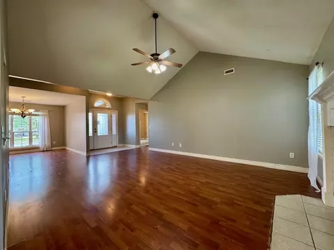 Living - 133 Fox Run Cir, Centerton, AR 72719 photo 2 of 3