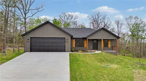7 Bowmore Cir, Bella Vista, AR 72715