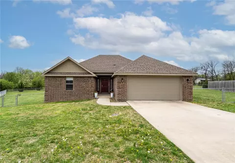 913 Windsor Ct, Gentry, AR 72734