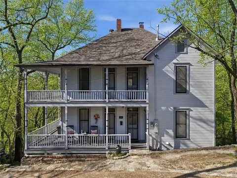 17 Hilton St, Eureka Springs, AR 72632