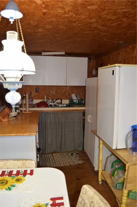Kitchen - Undisclosed, Deer, AR 72628 photo 2 of 2